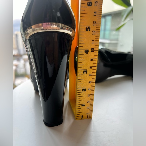 Size 9 Stuart Weitzman Black Pumps - Picture 7 of 8